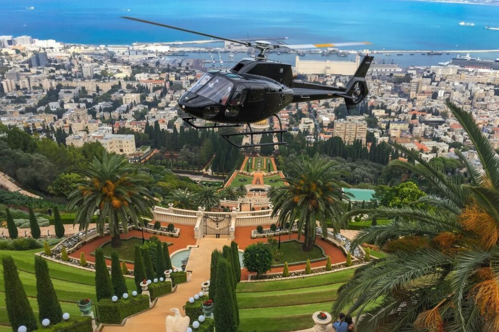 מסוק טס מעל חיפה